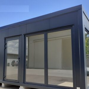 Bürocontainer 18m² mit Sanitäranlagen und Kochnische