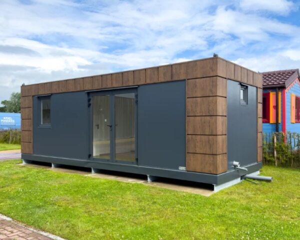 Bürocontainer 8x3 Meter Helsinki mit Küche und Bad
