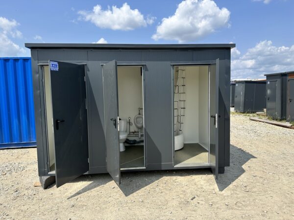 Sanitärcontainer 3 Kabinen - WC, Urinal und Dusche (377x177x245 cm) – Bild 7