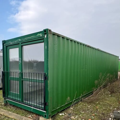 Umgebauter 40-Fuß-Seecontainer – Büro mit Dusche und Toilette