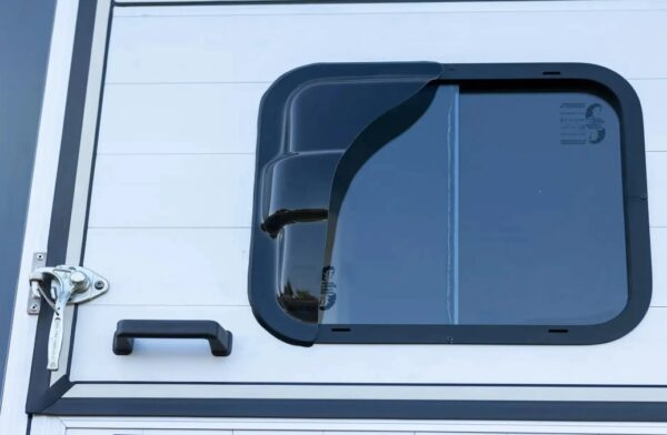 Liberty Touring Country XL Pferdeanhänger + Frontrampe und Sattelkammer – Bild 5