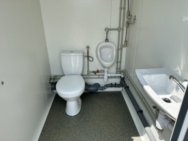 Sanitärcontainer 3 Kabinen - WC, Urinal und Dusche (377x177x245 cm) – Bild 9