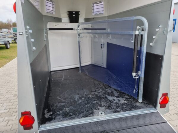 Humbaur Equitos Alu Plus 2000 Anhänger mit Sattelkammer und Seitentüren – Bild 13