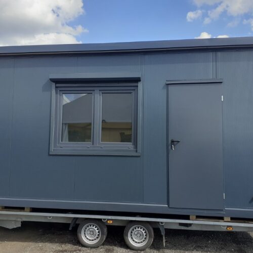 Modularer Umkleideraum Container 17m² – Leer und Isotherm
