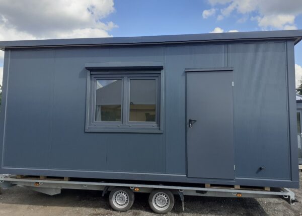 Modularer Umkleideraum Container 17m² - Leer und Isotherm