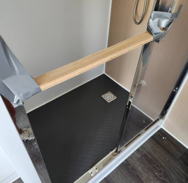 Erweiterbarer Container 20 Ft HC - Mit Bad, Küche und Glasfassade – Bild 8