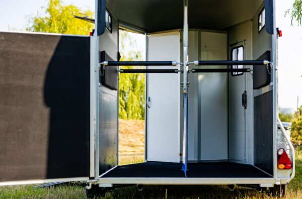 Liberty Touring Country XL Pferdeanhänger + Frontrampe und Sattelkammer – Bild 11