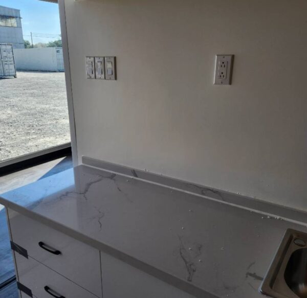 Erweiterbarer Container 20 Ft HC - Mit Bad, Küche und Glasfassade – Bild 15