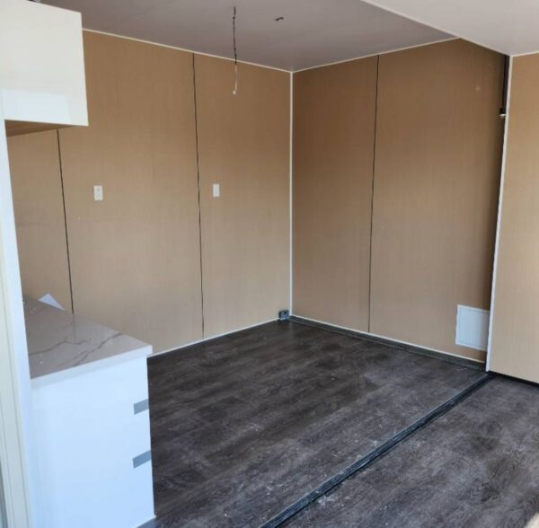 Erweiterbarer Container 20 Ft HC - Mit Bad, Küche und Glasfassade – Bild 13