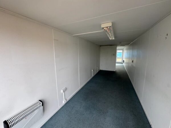 Umgebauter 40-Fuß-Seecontainer – Büro mit Dusche und Toilette – Bild 3
