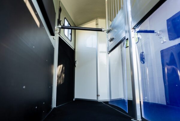 Liberty Touring Country XL Pferdeanhänger + Frontrampe und Sattelkammer – Bild 13