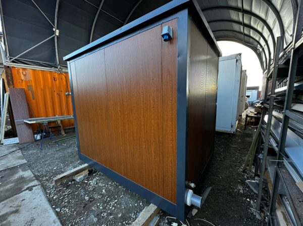 Sanitärcontainer 2 Kabinen - Doppel-WC (243x174x246 cm) – Bild 3