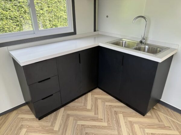 Modernes Tiny House 36m² - 2 Schlafzimmer und Einbauküche – Bild 16