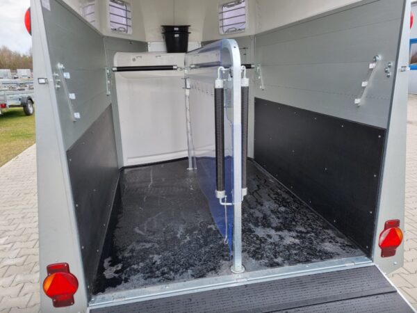 Humbaur Equitos Alu Plus 2000 Anhänger mit Sattelkammer und Seitentüren – Bild 12