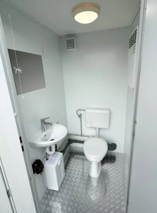 Doppel-Sanitärcontainer 2,4 x 1,5 m – WC + Urinal getrennt – Bild 8