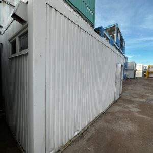 Modularisierter Sanitärcontainer - 2 WCs / 2 Urinale / 5 Waschbecken / 2 Duschen