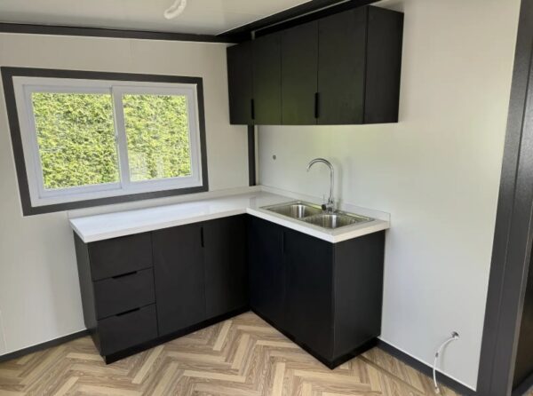 Modernes Tiny House 36m² - 2 Schlafzimmer und Einbauküche – Bild 7