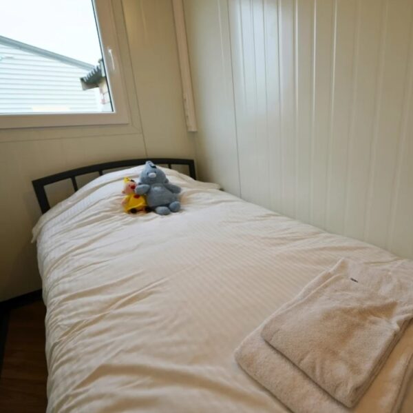 Bürocontainer 8x3 Meter Helsinki mit Küche und Bad – Bild 12