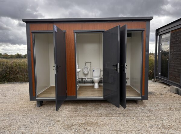Modularer Sanitärcontainer 3 Kabinen - WC und komplette Ausstattung – Bild 9