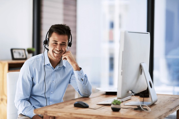 man-portrait-computer-headset-crm-600nw-2491655689 man-portrait-computer-headset-crm-600nw-2491655689